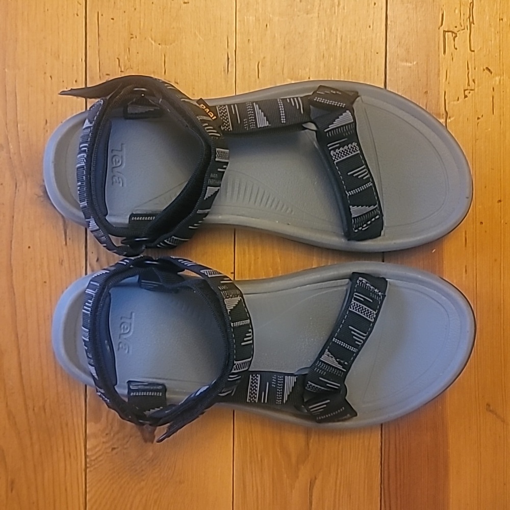 Mens Tevas size 10 gray/black